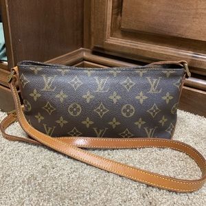 Louis Vuitton Trotteur Crossbody